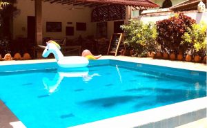 Der Pool der Hakuna Matata Villa in Paje lädt zu eine Erfrischung ein