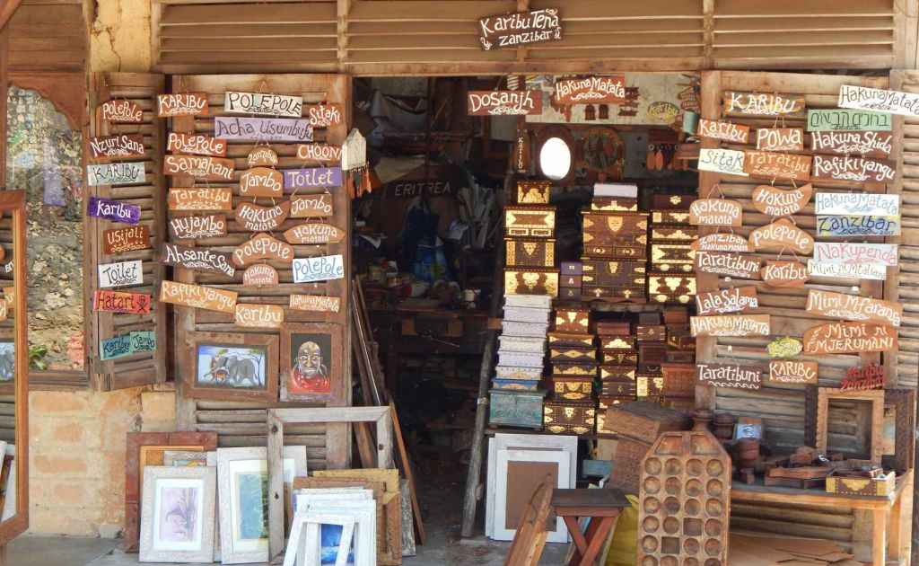 In Sansibar Stadt kann man viele verschiedene Souvenirs erstehen